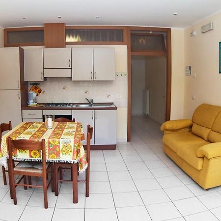 Casa Facchinetti Yellow Apartment 말세진느 외부 사진
