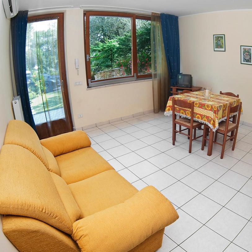 Casa Facchinetti Yellow Apartment 말세진느 외부 사진