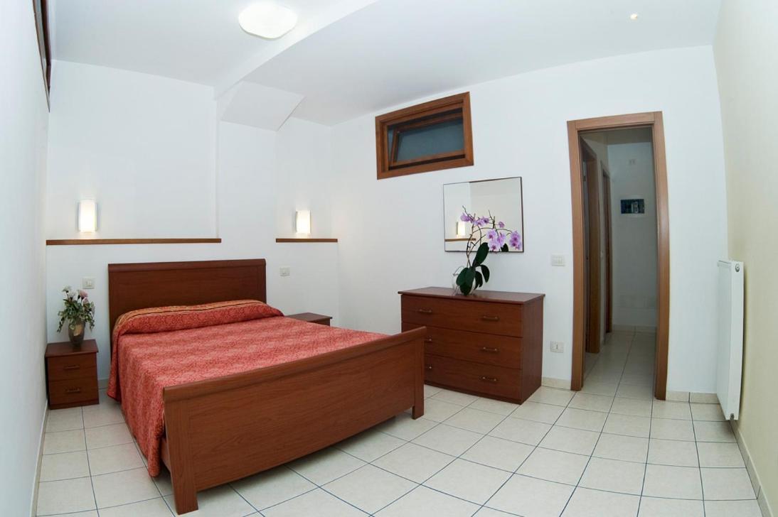Casa Facchinetti Yellow Apartment 말세진느 외부 사진